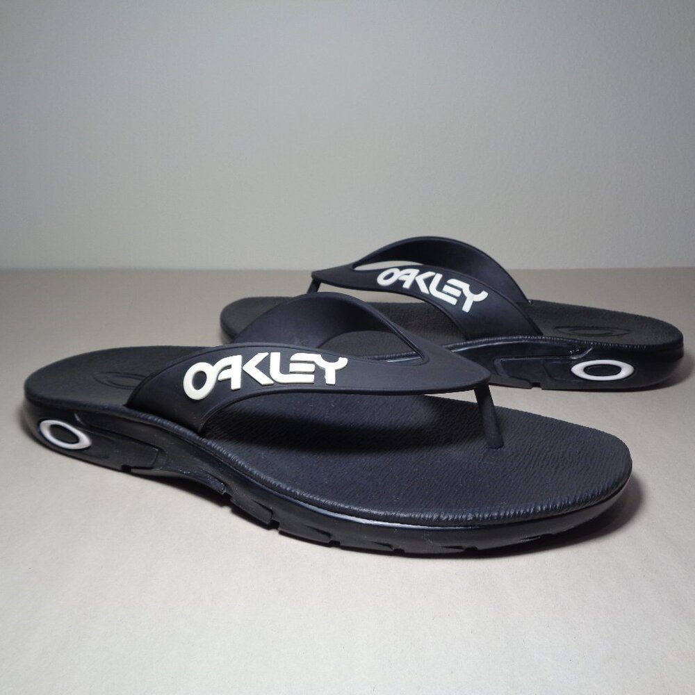 Oakley Size 8 M / B1B / Black / Flip Flop Sandals / New Men's Shoes